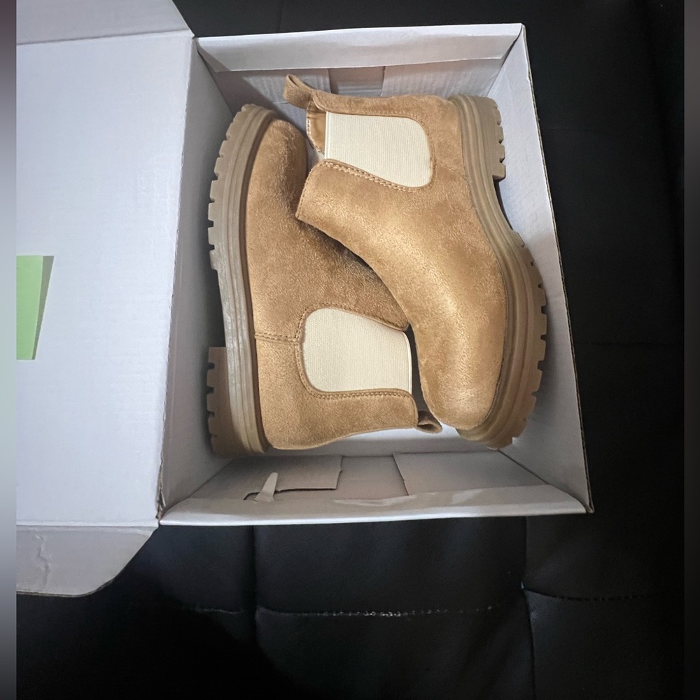 SHEIN Tan Unisex Boots. Size 32 (1Y). Never worn. Box still available.